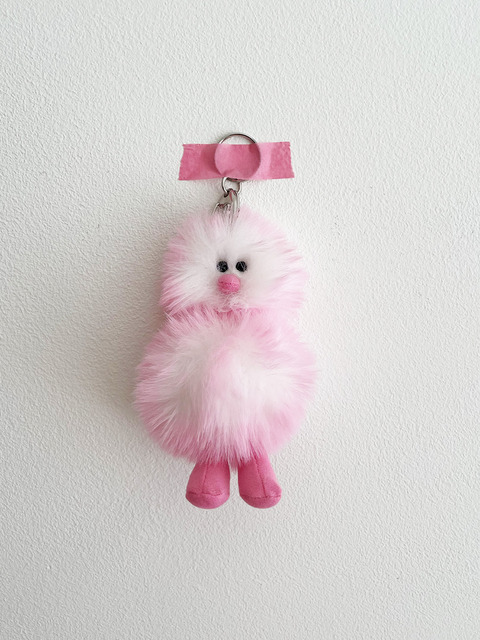 백액세서리 - 그레이맨션 (GREYMANSION) - Baby Ostrich Pom-pom Key Ring _Pink two-tone Petit