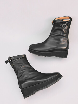 Alegna round strap platform boots_black