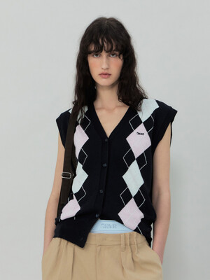 25SS CARSON ARGYLE KNIT VEST (NAVY)