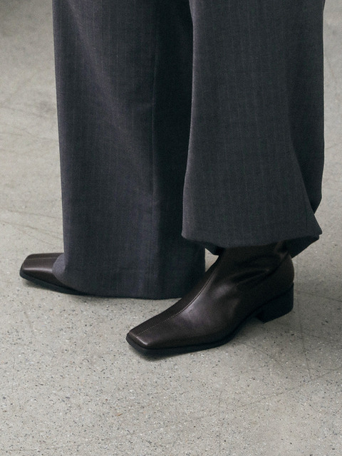 에퓨레 HAUN Square Ankle Boots (2color)