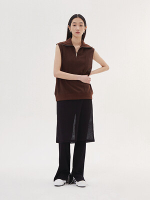 Pin-tuck half zip up vest - brown