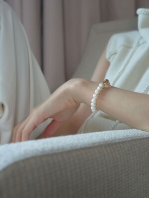 Classic Bloom Pearl Bracelet (7mm)