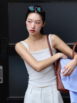 셔링 스퀘어넥 슬리브리스 화이트 j1707