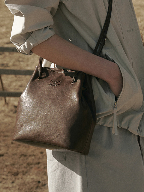 세이지먼트 MYLO LEATHER DRAWSTRING BAG_BROWN
