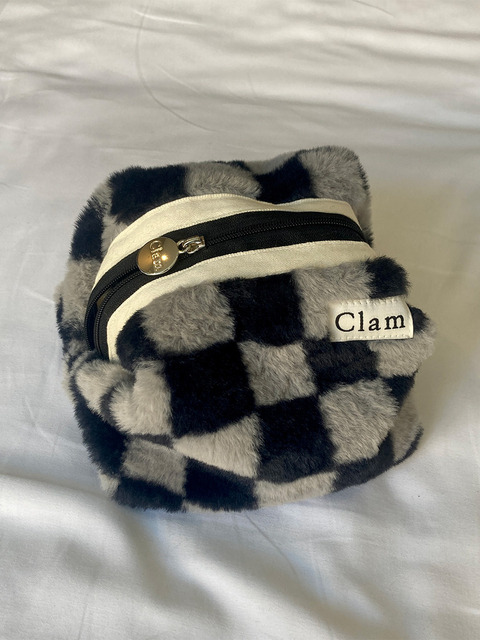 클러치 - 클램 (Clam) - Clam round pouch _ Fur Dark grey Checkerboard