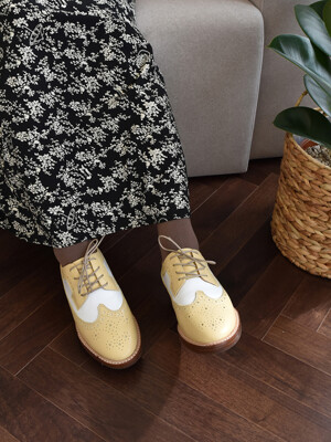 Two-tone lovely wingtip oxford - pastel yellow