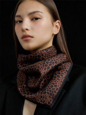 Leopard Square Silk Sacrf 50 - Brown