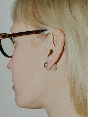 Rose pearl earring