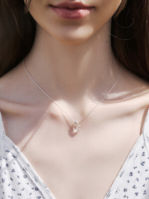 glassy heart ball necklace