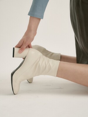 tony ankle boots - ivory