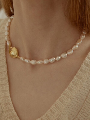 Comely Heart Toggle Pearl Necklace NZ2075
