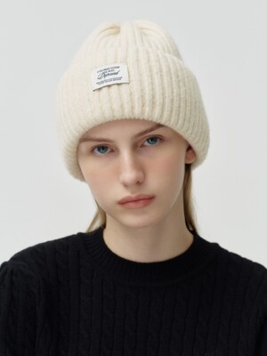 classic logo beanie - ivory