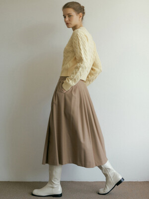 V. pleats long skirt (beige)