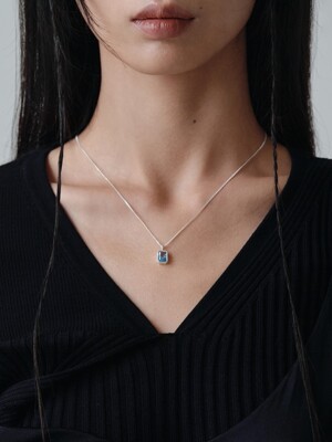 Classic box necklace