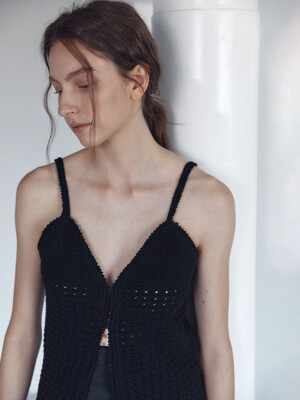 HAND TRIMMING POINT KNIT BUSTIER (BLACK)