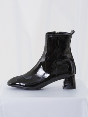 BIB18402 ASYMMETRIC BALANCE ANKLE BOOTS BLACK