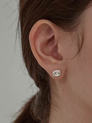 Hollow earring