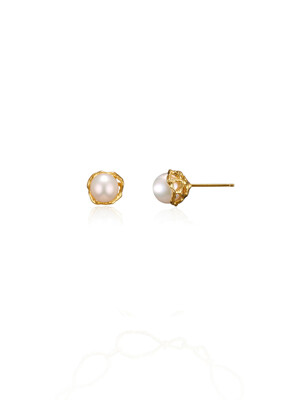 Cuddle pearl earrings