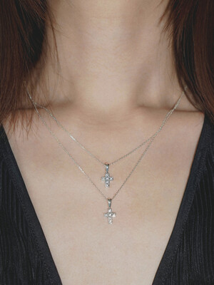THE STAR CROSS NECKLACE