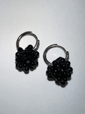 23 DAILY_BLACK BALL OF DOTS EARRING