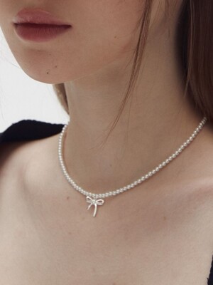 Ribbon pearl necklace