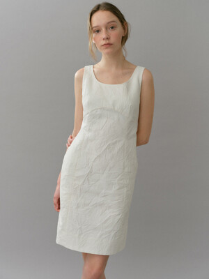 wrinkled sleeveless dress (cream)