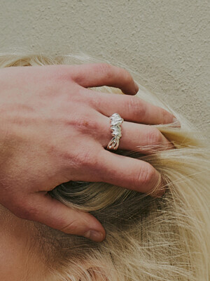 Twist band ring