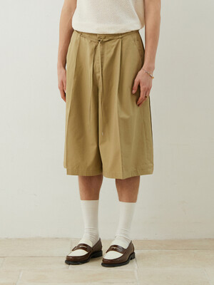 Side Pleats Strap Burmuda Pants (Beige)