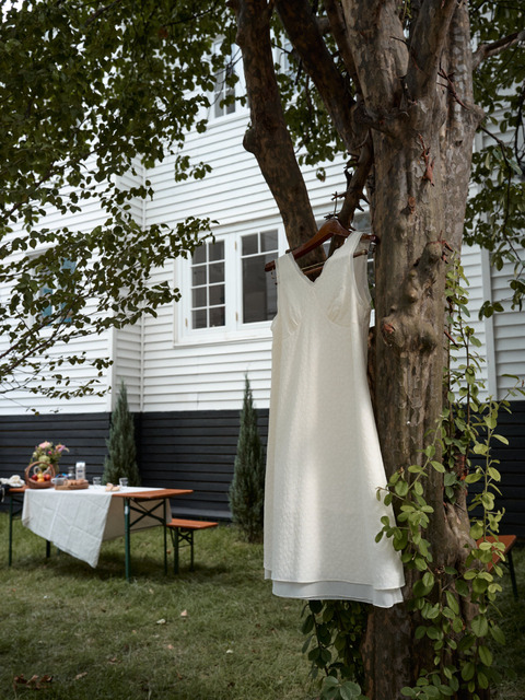 아워하리 (Mom) Daisy V neck Dress _Cream