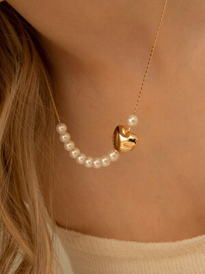 LOVE LINE PEARL NECKLACE