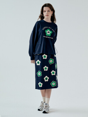 MET Line Detail Flower Sweatshirt & Skirt Set