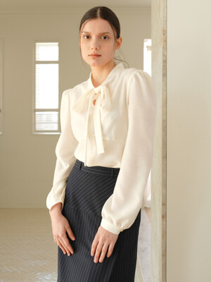 RIBBON TIE BLOUSE / IVORY