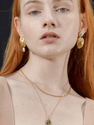 kiara pearl earring