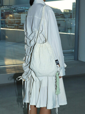 FLOWER QUILTED STRING BACKPACK_IVORY