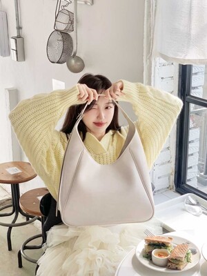 Plaque Hobo Bag 플라크 호보백 (2color)