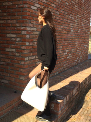 [인플루언서 pick] Plaque Hobo Bag 플라크 호보백 (2color)