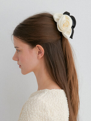 ROSE CHOU with leaves hair clip