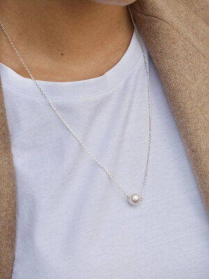 The One Pearl Necklace