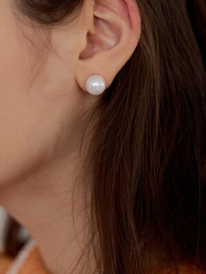 bacis pearl earring
