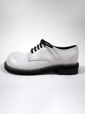 Derby shoes l Women.Damage white