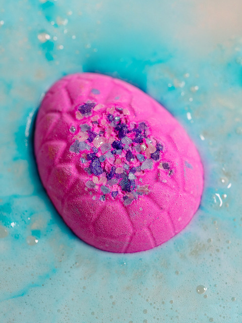 바디케어 - 러쉬 (LUSH) - 플라밍고 에그 195g - 배쓰 밤/입욕제