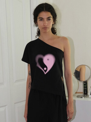 ONE SHOULDER HEART SYMBOL T-SHIRT (BLACK)