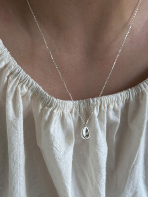 Seal necklace
