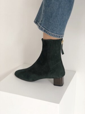 square middle earth ankle boots deep green