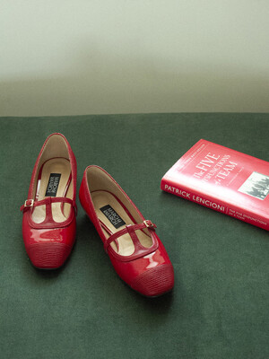 DELIA - Romantic Strap Loafer / Glossy Red