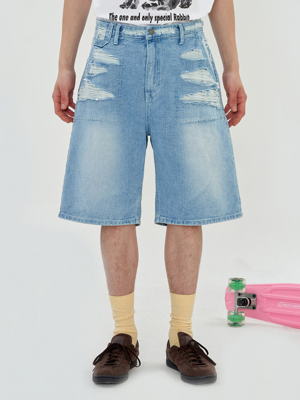DESTROYED DENIM SHORTS / LIGHT BLUE