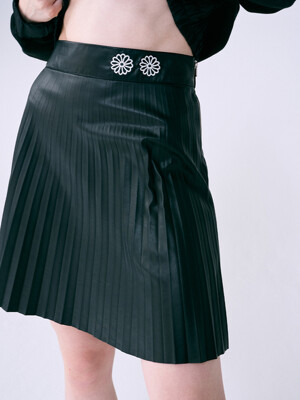 FAUX LEATHER ACCORDIAN PLEATS SKIRT_BLACK IVORY