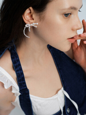 [단독]White Blossom Ribbon Earrings_VH2412EA005M