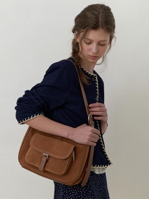A BUCKLED POCKET SUADE SHOULDER BAG_CAMEL