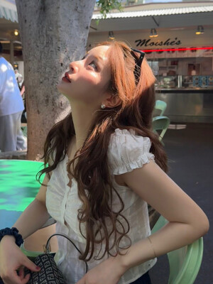 Plie shirring blouse (white lace)
